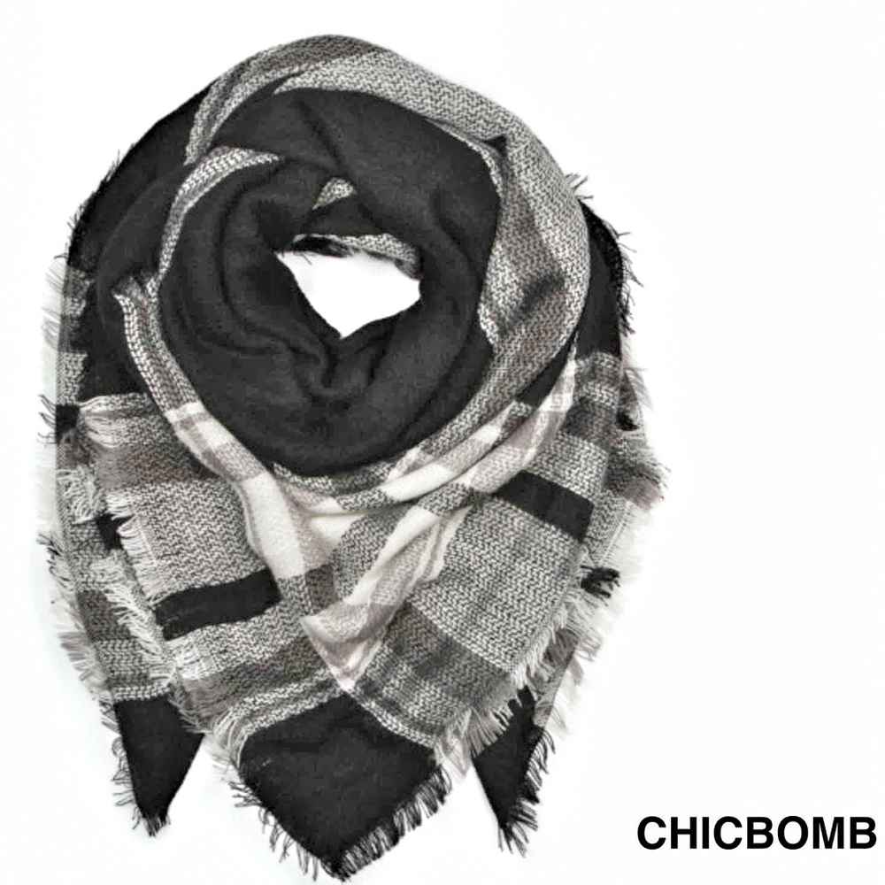 OVERSIZED PLAID SCARF
